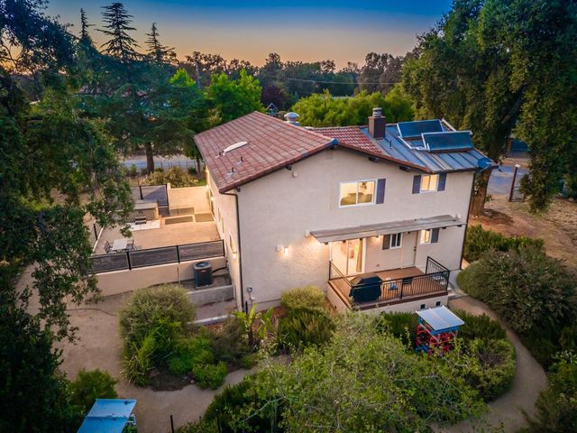 10381 Blue Light Ln, Auburn, CA 95603