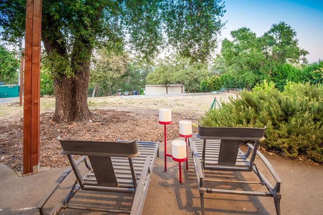 10381 Blue Light Ln, Auburn, CA 95603