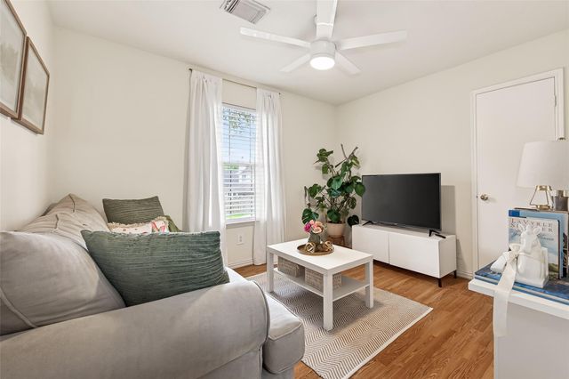 8714 Dawnridge Drive, Houston, TX 77071