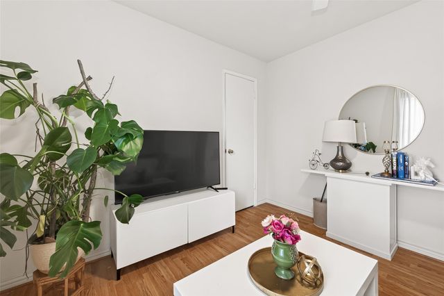 8714 Dawnridge Drive, Houston, TX 77071