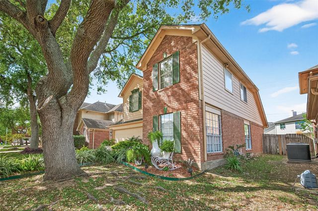 8714 Dawnridge Drive, Houston, TX 77071