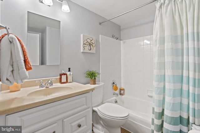 1435 4th St SW Apt B107, Washington, DC 20024