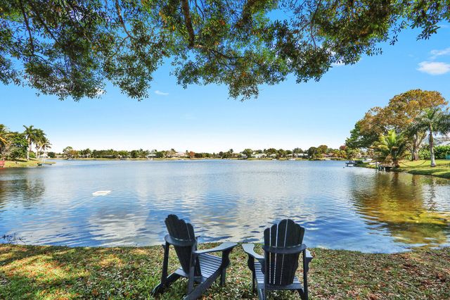 1575 Windship Circle, Wellington, FL 33414