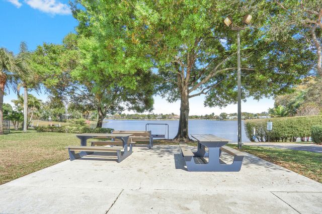 1575 Windship Circle, Wellington, FL 33414