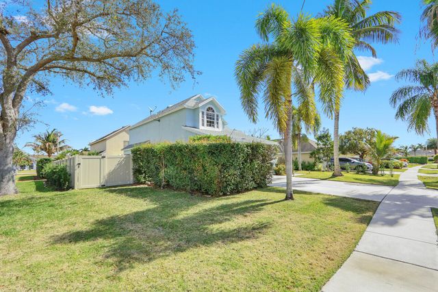 1575 Windship Circle, Wellington, FL 33414