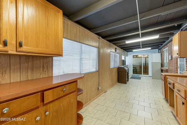 2861 N Swan Road, Tucson, AZ 85712