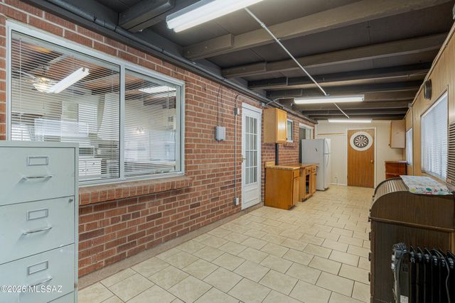 2861 N Swan Road, Tucson, AZ 85712