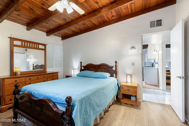 2861 N Swan Road, Tucson, AZ 85712