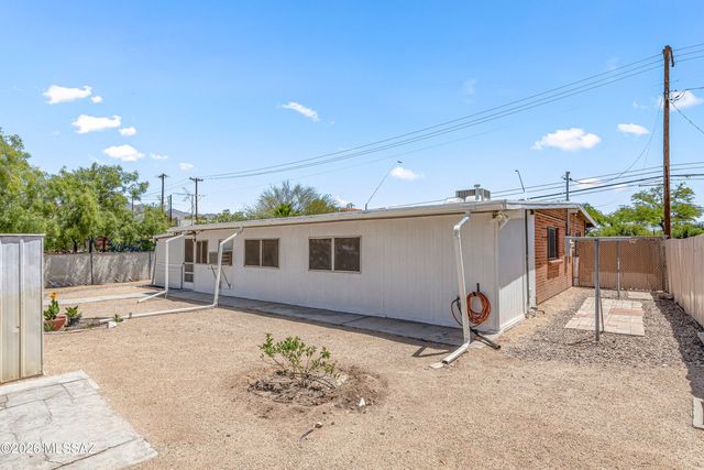 2861 N Swan Road, Tucson, AZ 85712