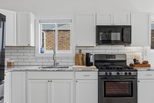22520 Raymond Street, St Clair Shores, MI 48082