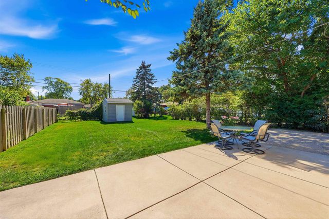 22520 Raymond Street, St Clair Shores, MI 48082
