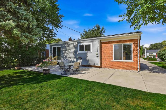 22520 Raymond Street, St Clair Shores, MI 48082