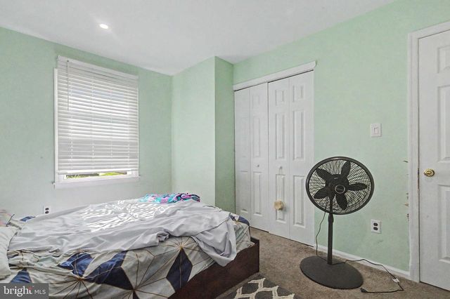 15 WINFIELD RD, Sicklerville, NJ 08081