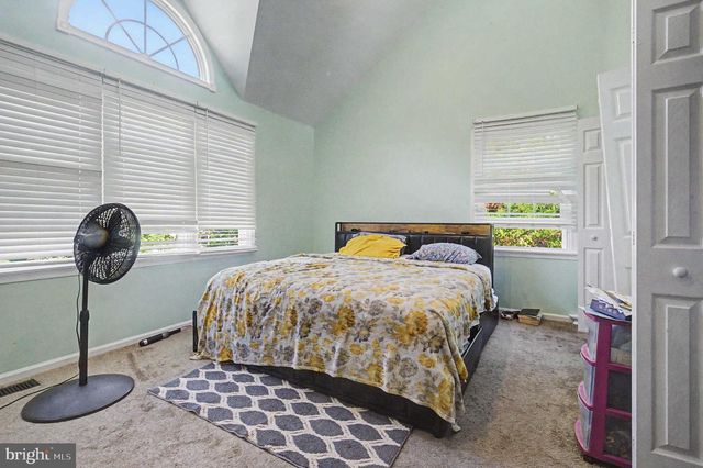 15 WINFIELD RD, Sicklerville, NJ 08081