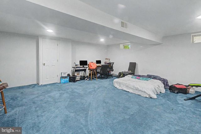 15 WINFIELD RD, Sicklerville, NJ 08081