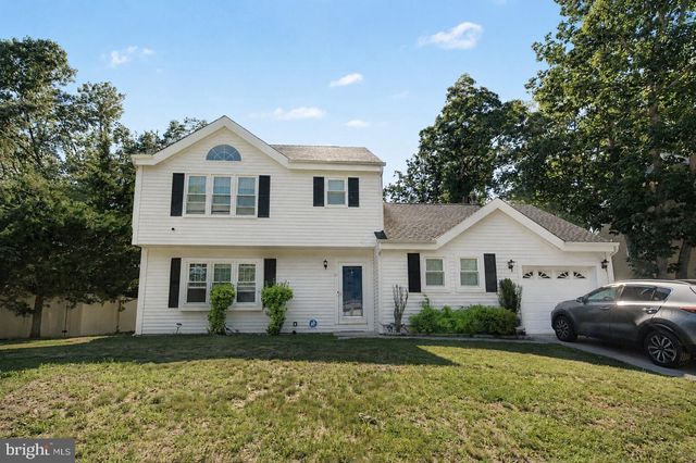 15 WINFIELD RD, Sicklerville, NJ 08081