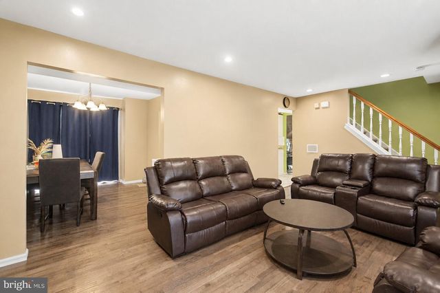 15 WINFIELD RD, Sicklerville, NJ 08081