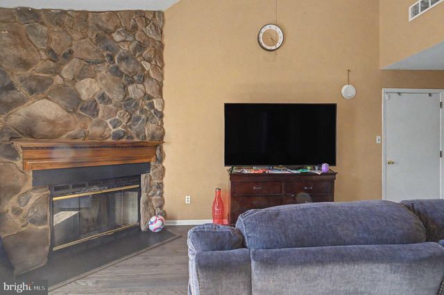 15 WINFIELD RD, Sicklerville, NJ 08081