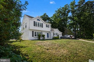 15 WINFIELD RD, Sicklerville, NJ 08081