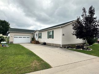 148 Pine Lakes Drive W, Lapeer Township, MI 48446