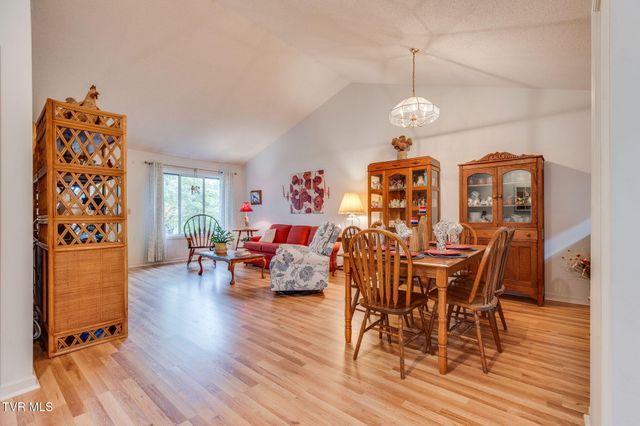 127 Timberbrook Drive -, Bristol, VA 24201