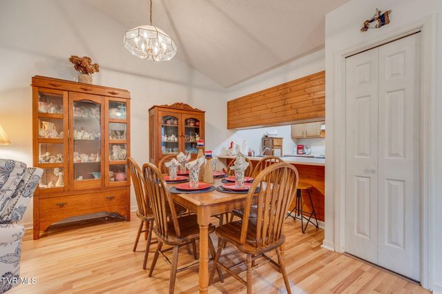 127 Timberbrook Drive -, Bristol, VA 24201