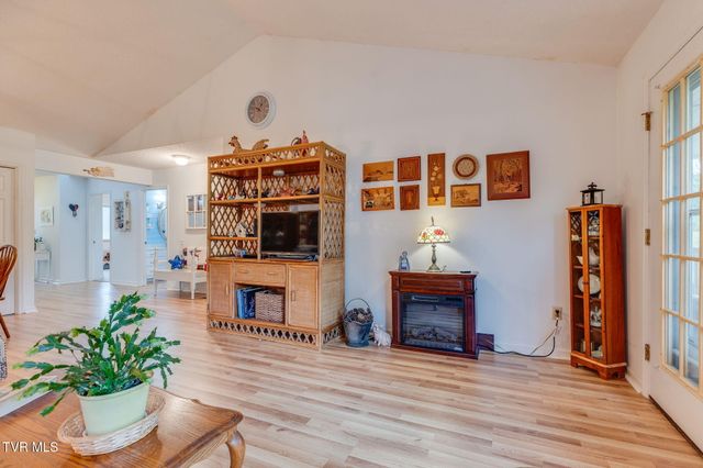 127 Timberbrook Drive -, Bristol, VA 24201