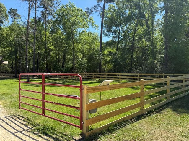 416 Windomere Drive, Livingston, TX 77351