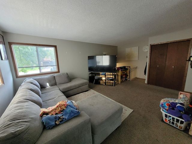 3101 81st Avenue N, Brooklyn Park, MN 55443
