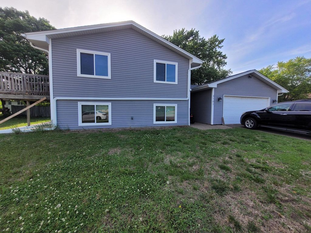 3101 81st Avenue N, Brooklyn Park, MN 55443