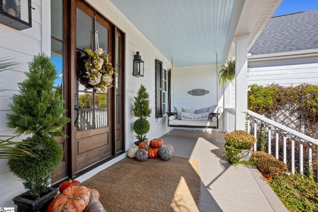 904 Laurelwood Way, Landrum, SC 29356