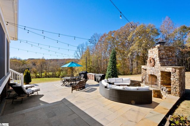 904 Laurelwood Way, Landrum, SC 29356