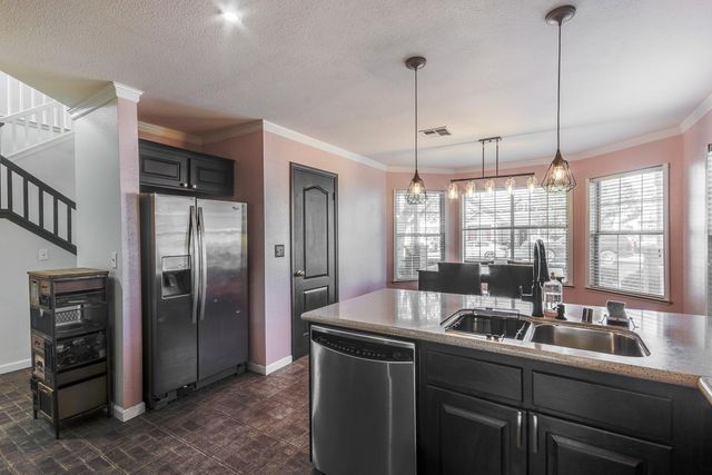 166 Bedford Avenue, Clovis, CA 93611