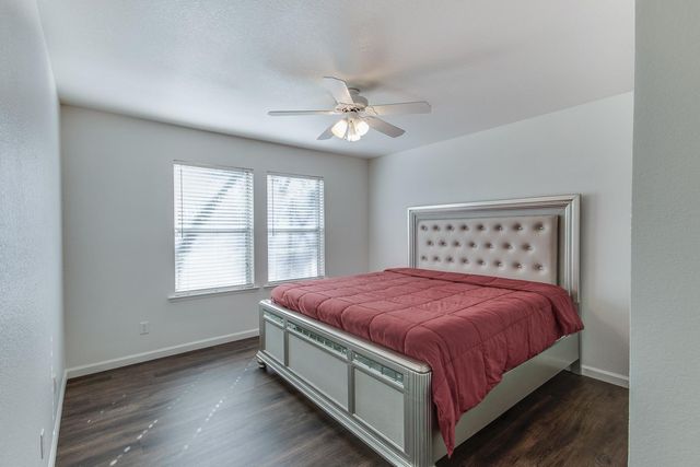 166 Bedford Avenue, Clovis, CA 93611