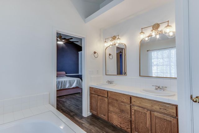 166 Bedford Avenue, Clovis, CA 93611