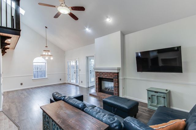 166 Bedford Avenue, Clovis, CA 93611