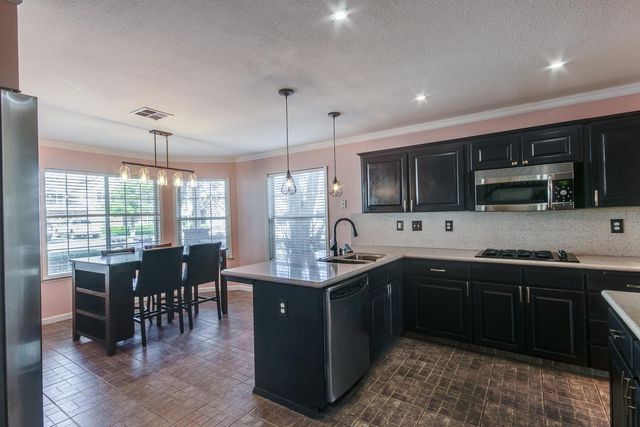 166 Bedford Avenue, Clovis, CA 93611