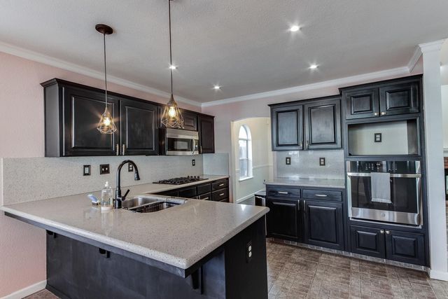 166 Bedford Avenue, Clovis, CA 93611