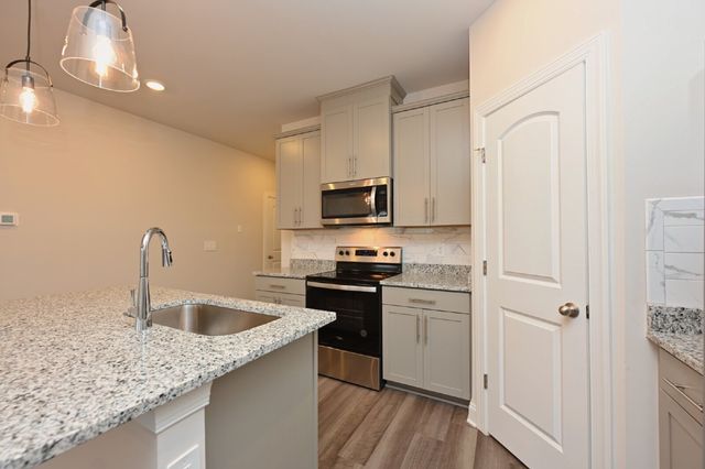 4554 Skywood Ln, Nashville, TN 37207