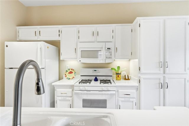 837 Rubi Court, San Jacinto, CA 92583