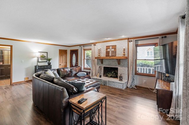 1114 Autumnwood Lane, Charlotte, NC 28213