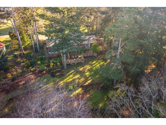 498 KLAMATH Ave Se, Bandon, OR 97411