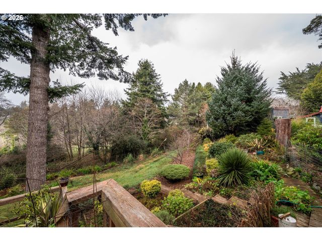498 KLAMATH Ave Se, Bandon, OR 97411