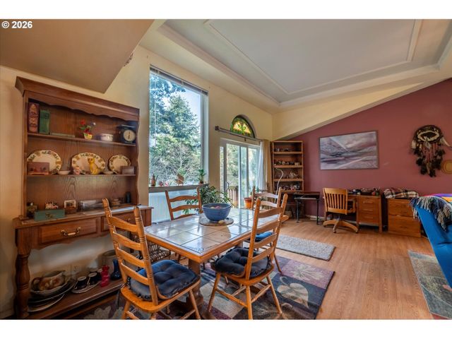 498 KLAMATH Ave Se, Bandon, OR 97411