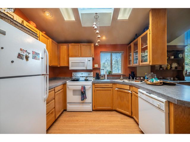 498 KLAMATH Ave Se, Bandon, OR 97411