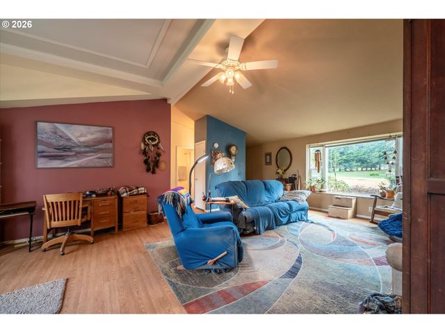 498 KLAMATH Ave Se, Bandon, OR 97411