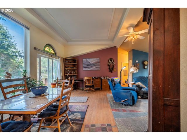 498 KLAMATH Ave Se, Bandon, OR 97411