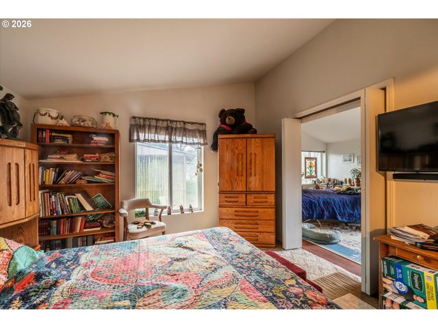 498 KLAMATH Ave Se, Bandon, OR 97411