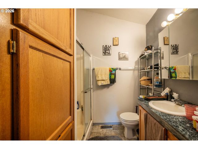 498 KLAMATH Ave Se, Bandon, OR 97411