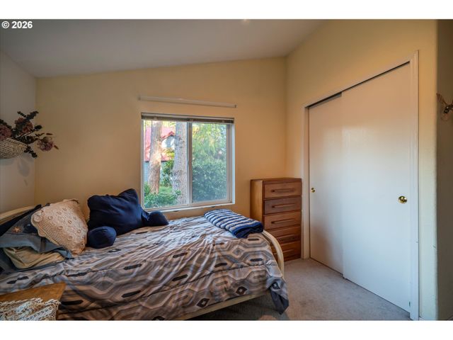 498 KLAMATH Ave Se, Bandon, OR 97411